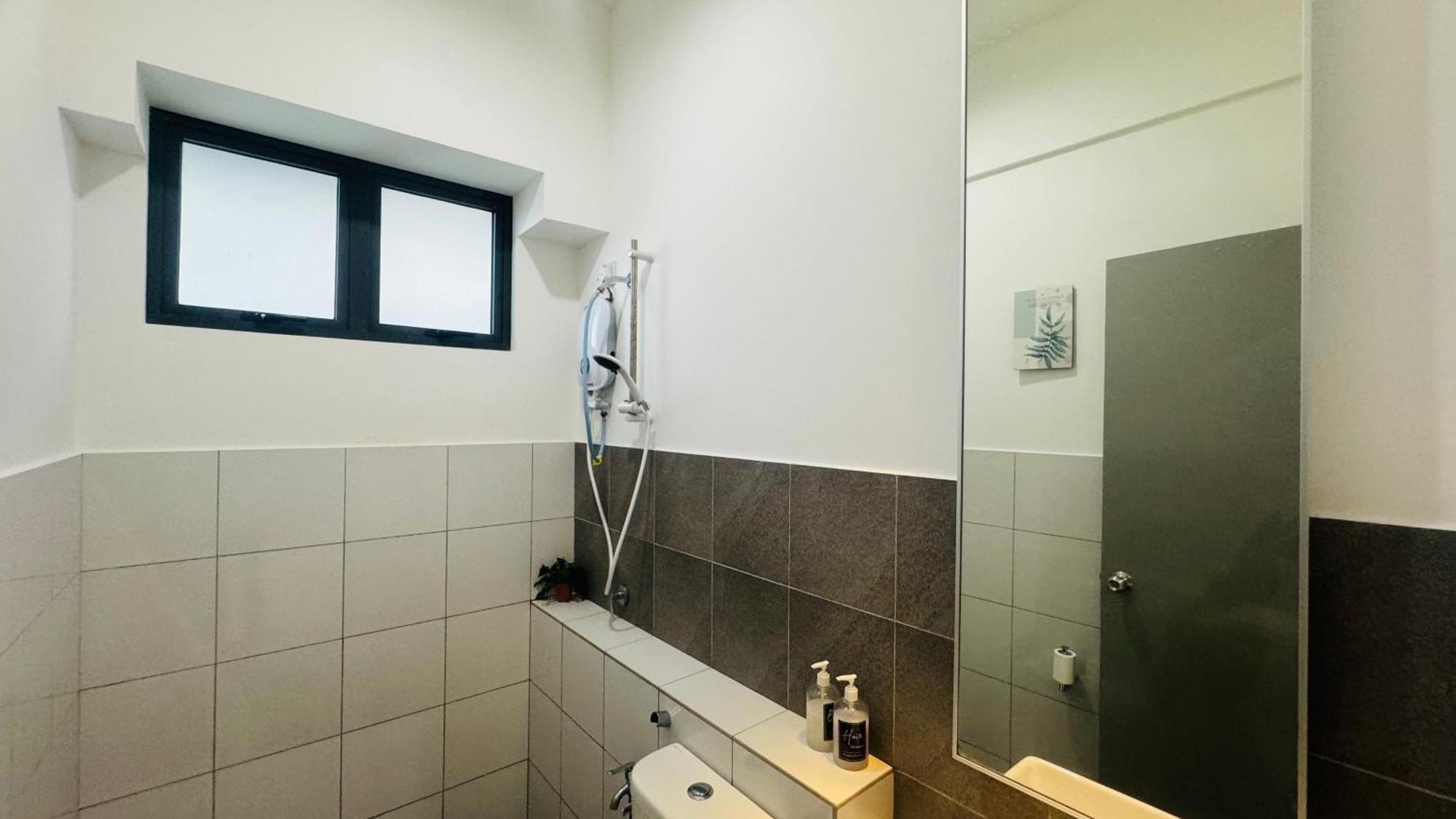 Orang Utan Guest House Monthly Szandakan Kültér fotó
